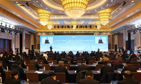 俊源石油總經(jīng)理齊春曉參加化工產(chǎn)業(yè)鏈推介會(huì)